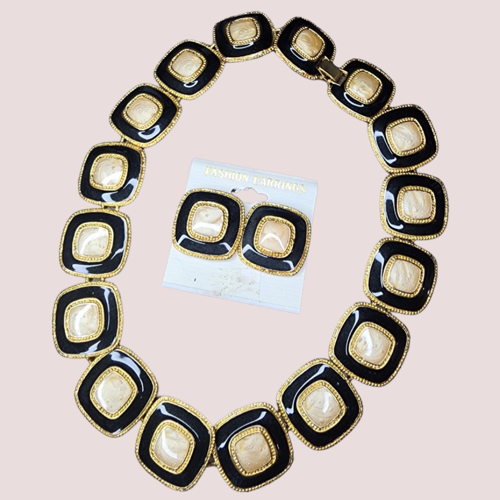Vintage necklace and earrings 💖